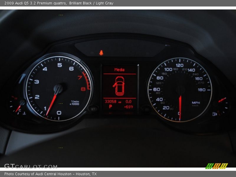 Brilliant Black / Light Gray 2009 Audi Q5 3.2 Premium quattro