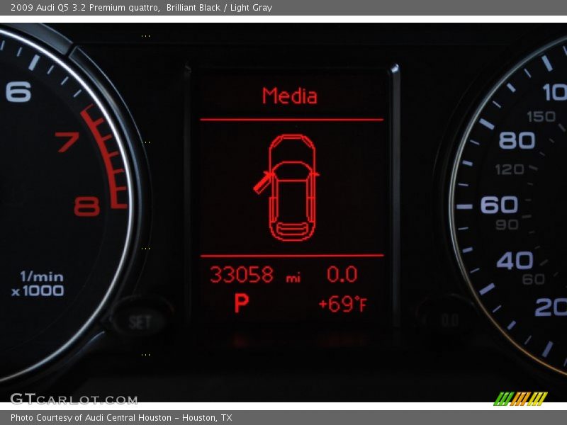 Brilliant Black / Light Gray 2009 Audi Q5 3.2 Premium quattro