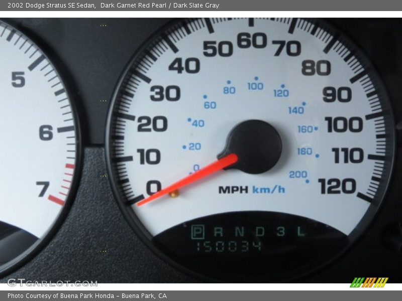 Dark Garnet Red Pearl / Dark Slate Gray 2002 Dodge Stratus SE Sedan