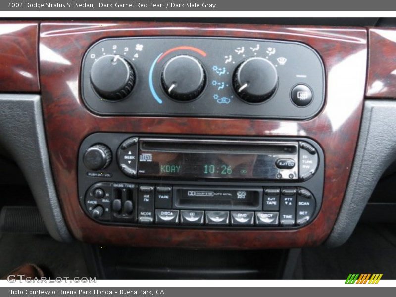 Dark Garnet Red Pearl / Dark Slate Gray 2002 Dodge Stratus SE Sedan