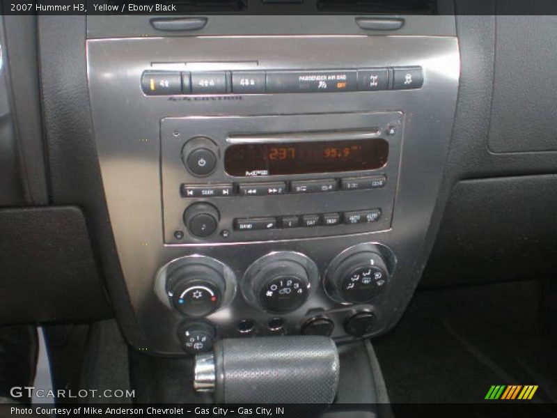 Yellow / Ebony Black 2007 Hummer H3