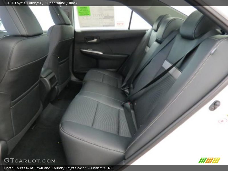 Super White / Black 2013 Toyota Camry SE