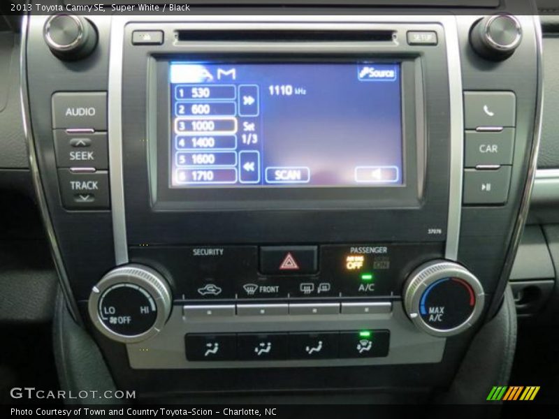Super White / Black 2013 Toyota Camry SE