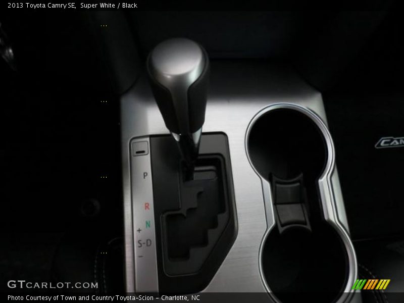 Super White / Black 2013 Toyota Camry SE