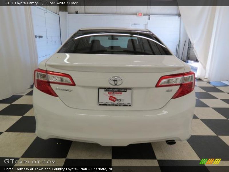 Super White / Black 2013 Toyota Camry SE