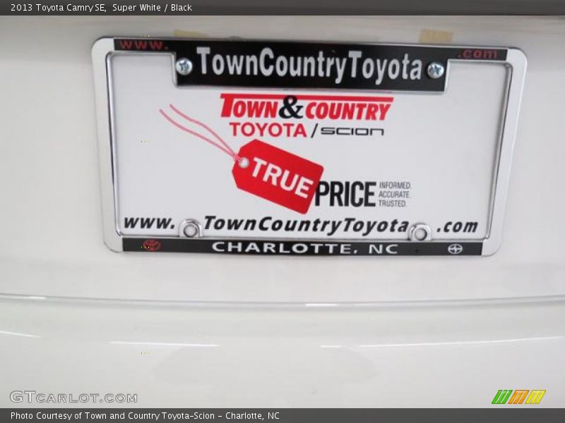 Super White / Black 2013 Toyota Camry SE