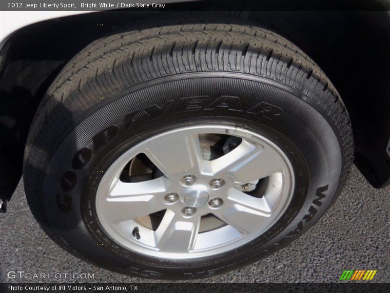 Bright White / Dark Slate Gray 2012 Jeep Liberty Sport