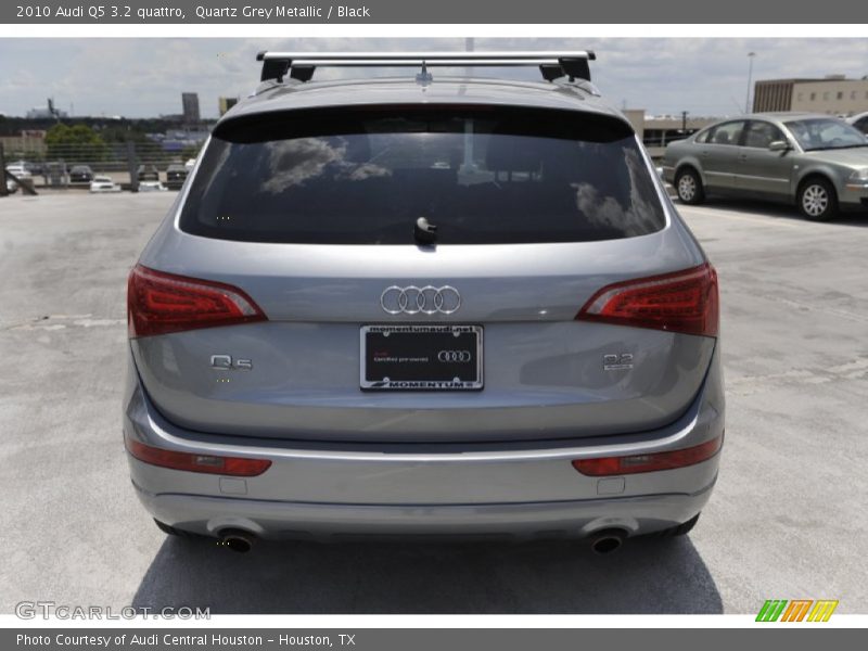 Quartz Grey Metallic / Black 2010 Audi Q5 3.2 quattro