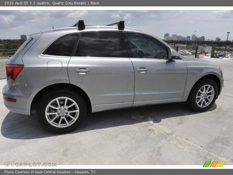 Quartz Grey Metallic / Black 2010 Audi Q5 3.2 quattro