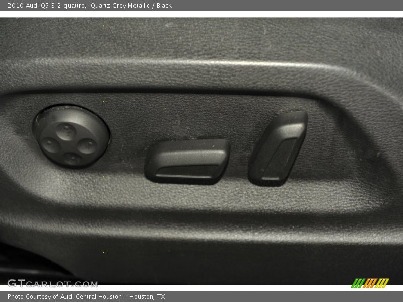 Quartz Grey Metallic / Black 2010 Audi Q5 3.2 quattro
