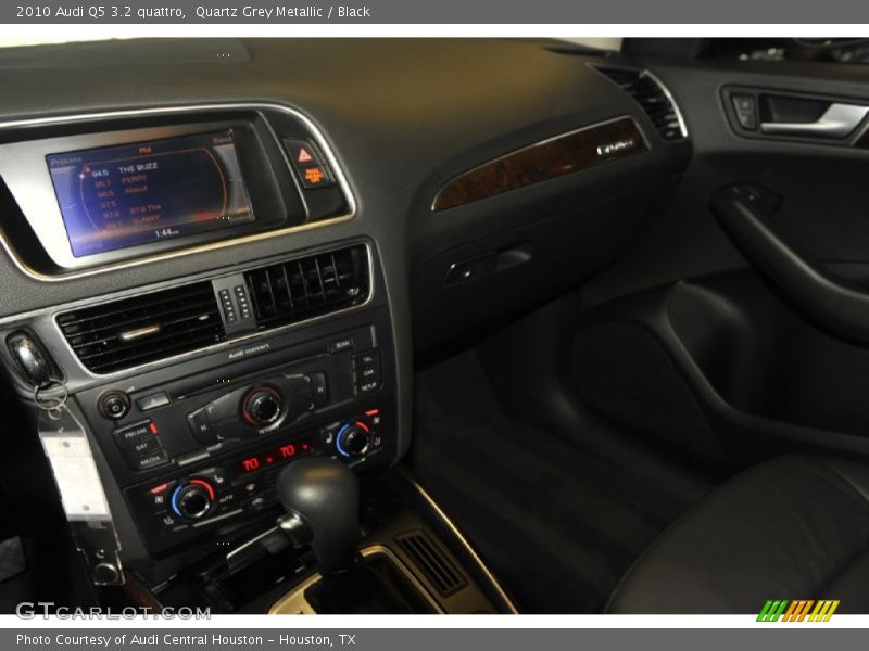 Quartz Grey Metallic / Black 2010 Audi Q5 3.2 quattro