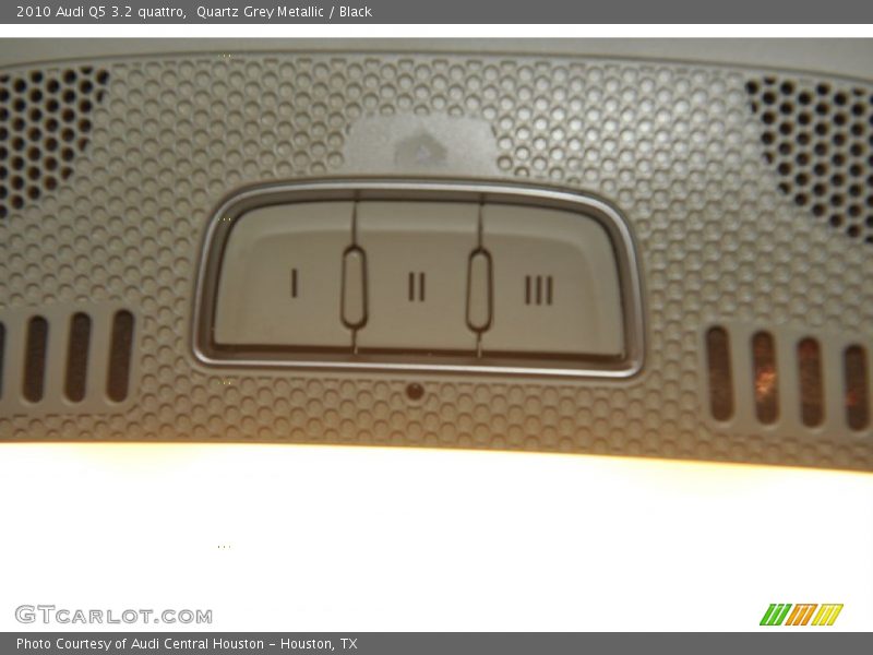 Quartz Grey Metallic / Black 2010 Audi Q5 3.2 quattro