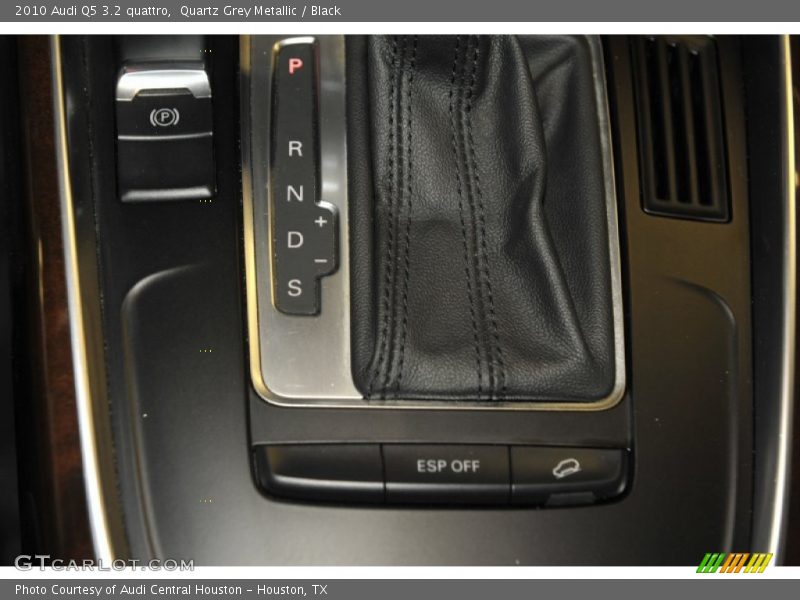 Quartz Grey Metallic / Black 2010 Audi Q5 3.2 quattro