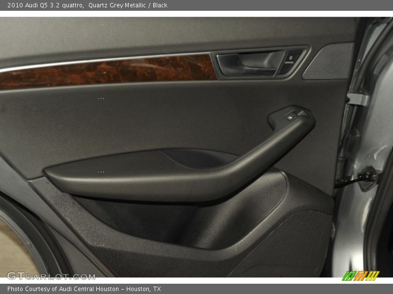 Quartz Grey Metallic / Black 2010 Audi Q5 3.2 quattro
