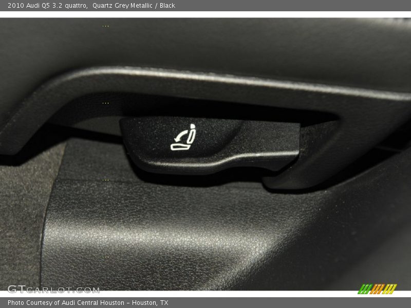 Quartz Grey Metallic / Black 2010 Audi Q5 3.2 quattro