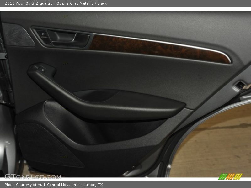 Quartz Grey Metallic / Black 2010 Audi Q5 3.2 quattro