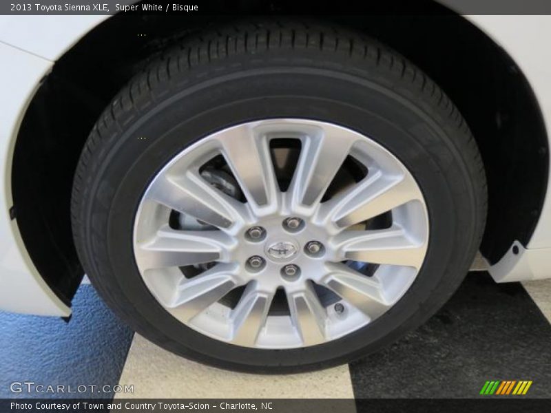 Super White / Bisque 2013 Toyota Sienna XLE