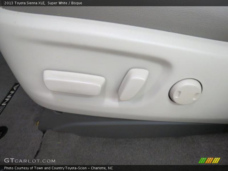 Super White / Bisque 2013 Toyota Sienna XLE