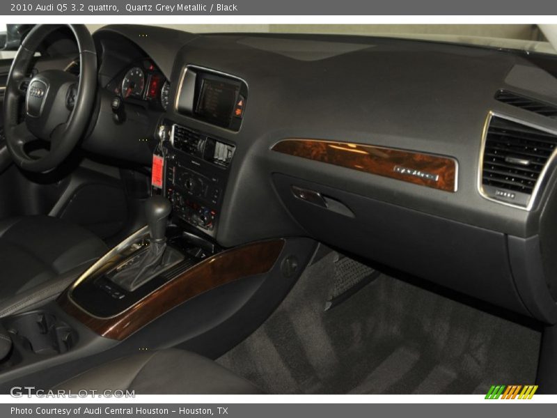Quartz Grey Metallic / Black 2010 Audi Q5 3.2 quattro