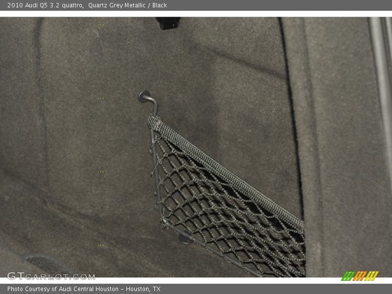 Quartz Grey Metallic / Black 2010 Audi Q5 3.2 quattro