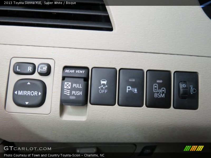 Super White / Bisque 2013 Toyota Sienna XLE