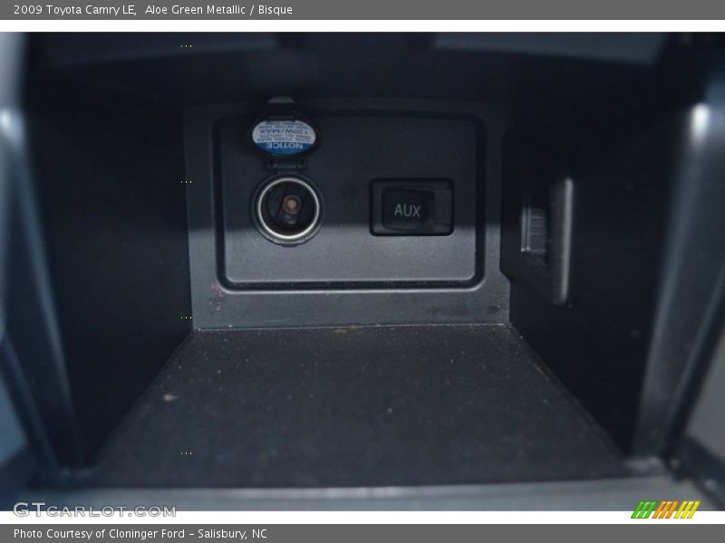 Aloe Green Metallic / Bisque 2009 Toyota Camry LE