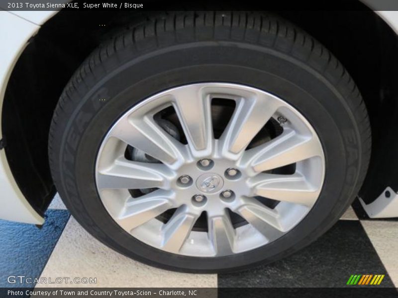 Super White / Bisque 2013 Toyota Sienna XLE