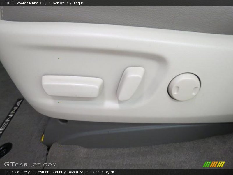 Super White / Bisque 2013 Toyota Sienna XLE