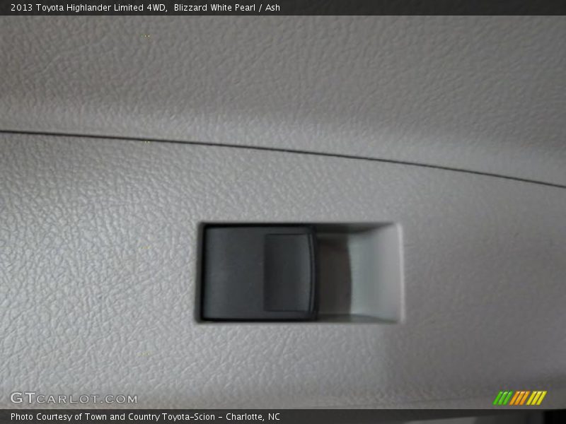 Blizzard White Pearl / Ash 2013 Toyota Highlander Limited 4WD