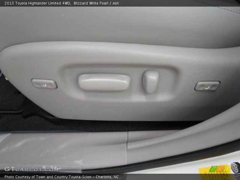 Blizzard White Pearl / Ash 2013 Toyota Highlander Limited 4WD