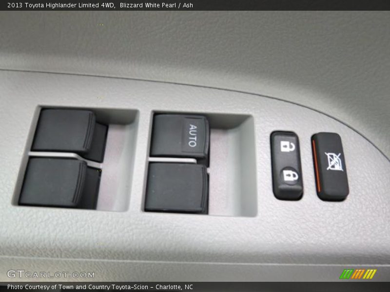 Blizzard White Pearl / Ash 2013 Toyota Highlander Limited 4WD