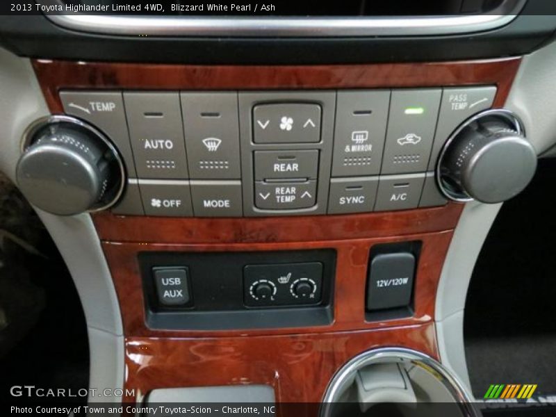 Blizzard White Pearl / Ash 2013 Toyota Highlander Limited 4WD