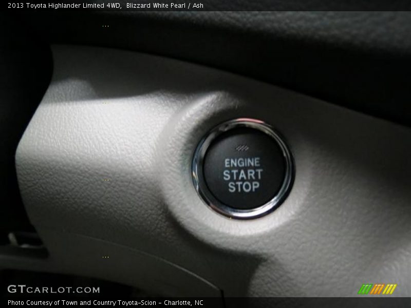Blizzard White Pearl / Ash 2013 Toyota Highlander Limited 4WD