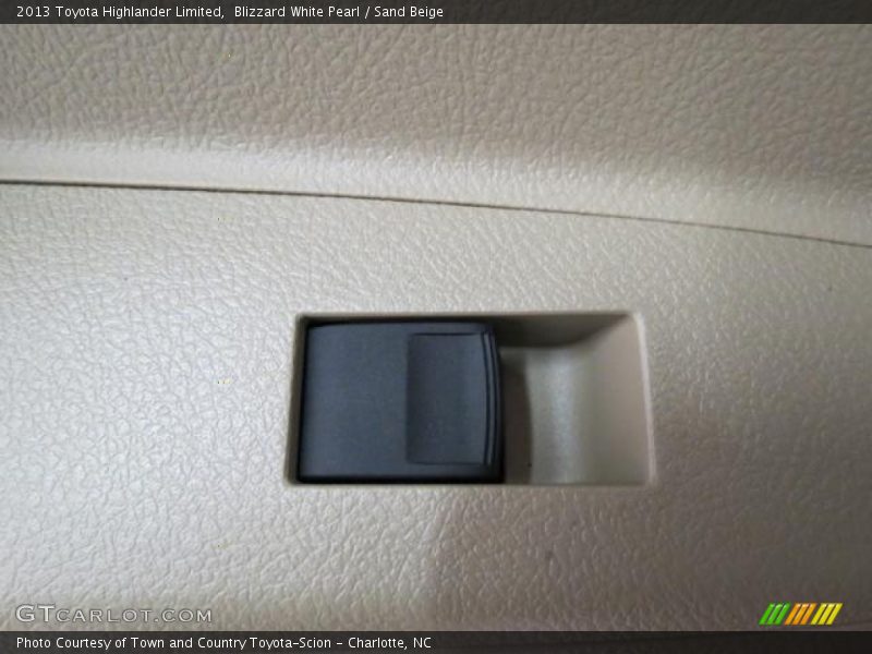 Blizzard White Pearl / Sand Beige 2013 Toyota Highlander Limited
