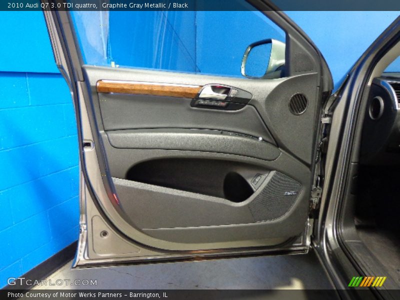 Graphite Gray Metallic / Black 2010 Audi Q7 3.0 TDI quattro