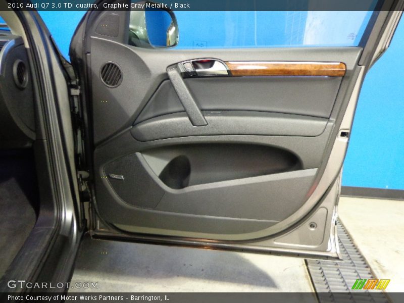 Graphite Gray Metallic / Black 2010 Audi Q7 3.0 TDI quattro