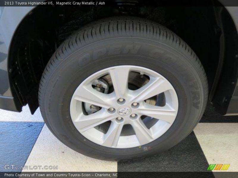 Magnetic Gray Metallic / Ash 2013 Toyota Highlander V6