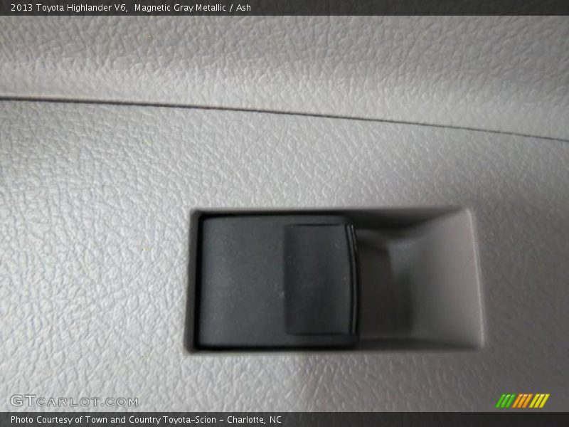 Magnetic Gray Metallic / Ash 2013 Toyota Highlander V6