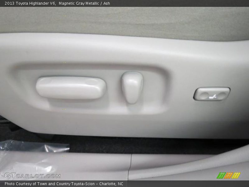 Magnetic Gray Metallic / Ash 2013 Toyota Highlander V6