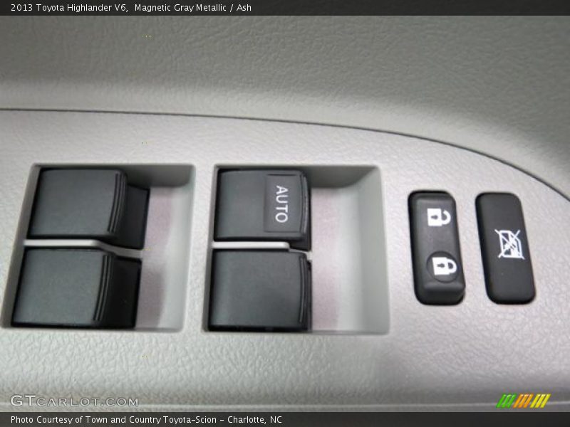 Magnetic Gray Metallic / Ash 2013 Toyota Highlander V6
