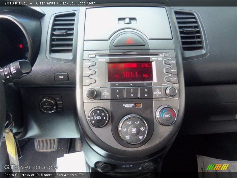 Clear White / Black Soul Logo Cloth 2010 Kia Soul +