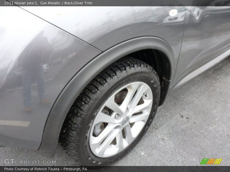 Gun Metallic / Black/Silver Trim 2011 Nissan Juke S