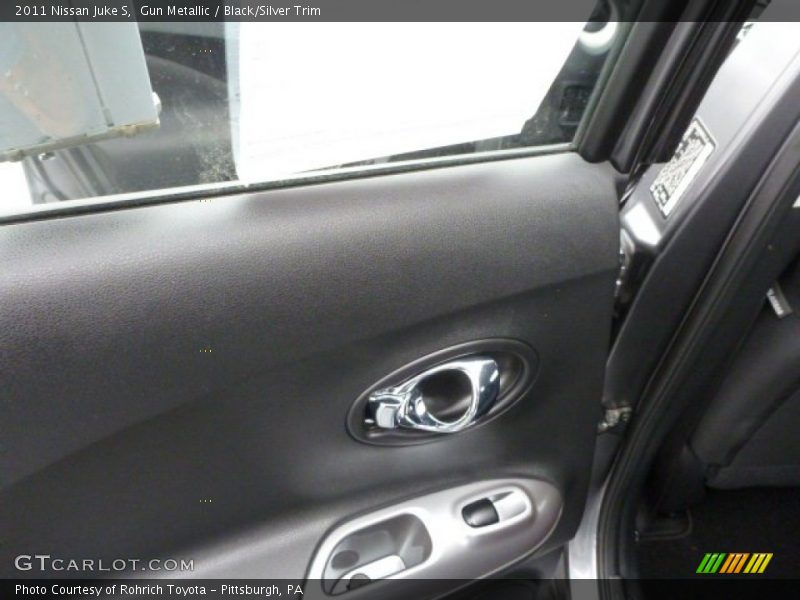 Gun Metallic / Black/Silver Trim 2011 Nissan Juke S