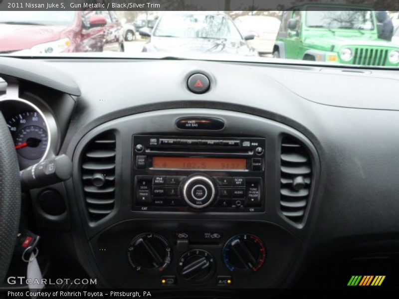 Gun Metallic / Black/Silver Trim 2011 Nissan Juke S