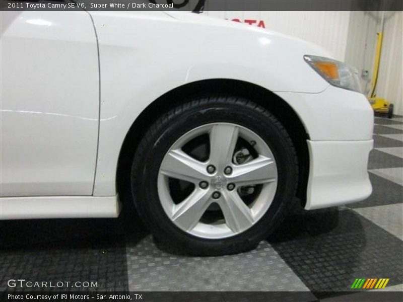 Super White / Dark Charcoal 2011 Toyota Camry SE V6