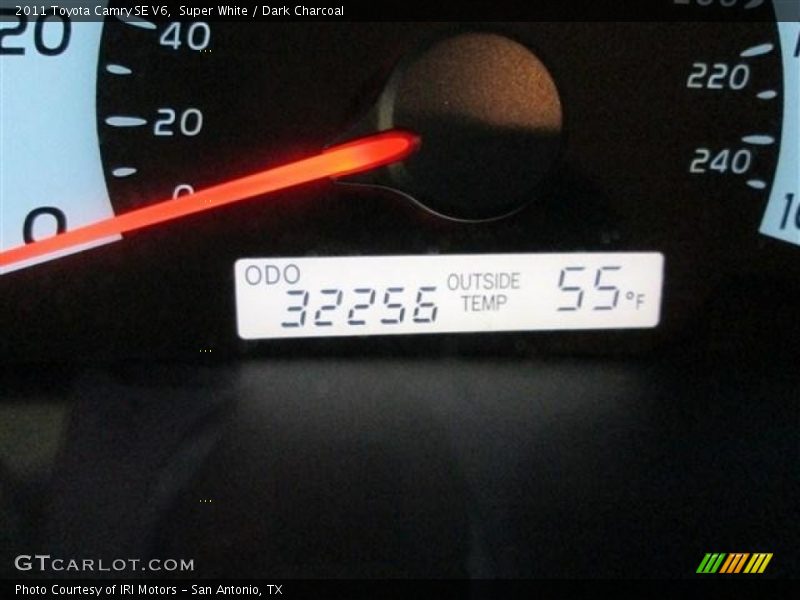 Super White / Dark Charcoal 2011 Toyota Camry SE V6