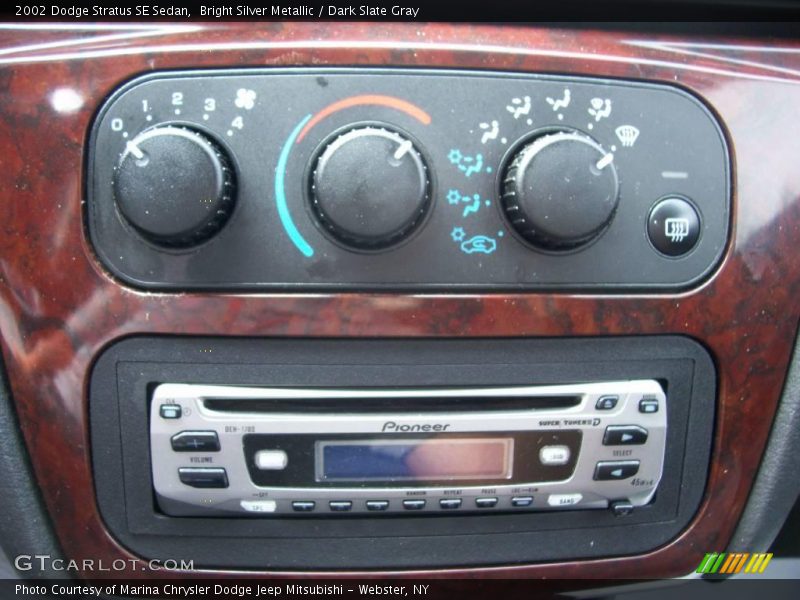 Bright Silver Metallic / Dark Slate Gray 2002 Dodge Stratus SE Sedan