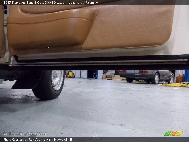 Light Ivory / Palomino 1985 Mercedes-Benz E Class 300 TD Wagon