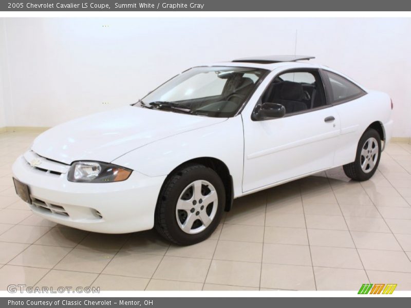 Front 3/4 View of 2005 Cavalier LS Coupe