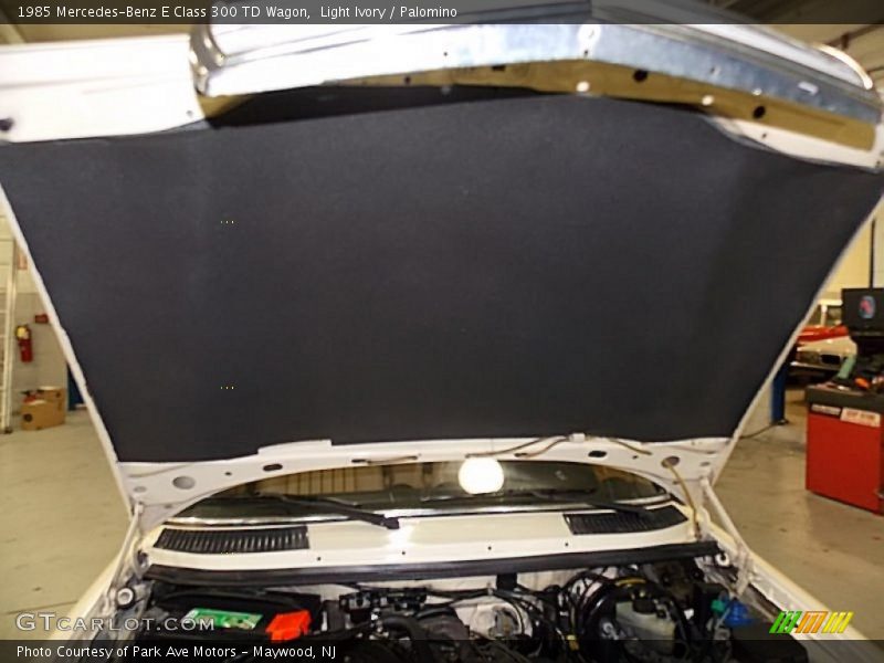 Light Ivory / Palomino 1985 Mercedes-Benz E Class 300 TD Wagon